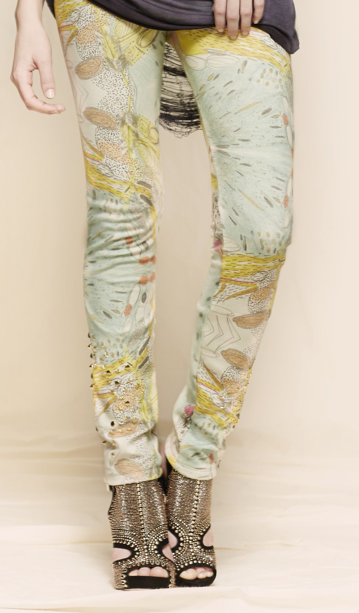 oda - estarriol leggings - up close
